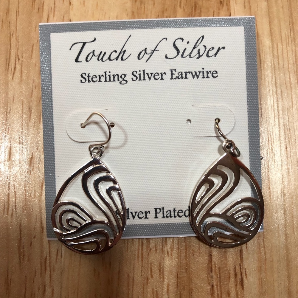 🐞🐞Pretty Silver Plated Pierced Earrings!🐞🐞
